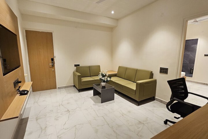 Room 14 of 33