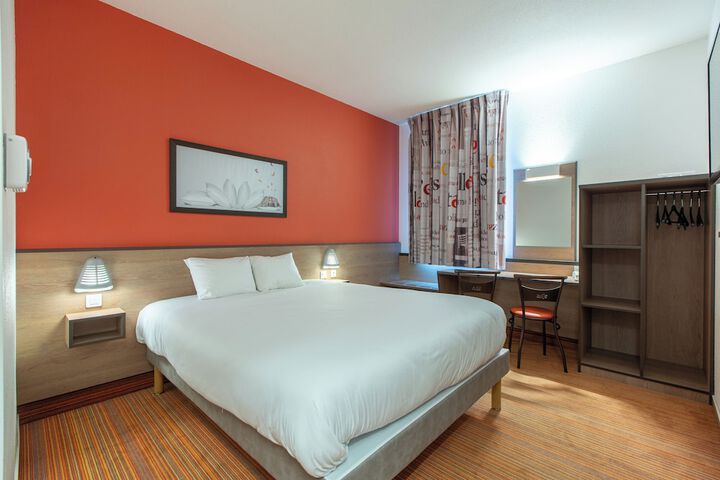 Room 8 of 16