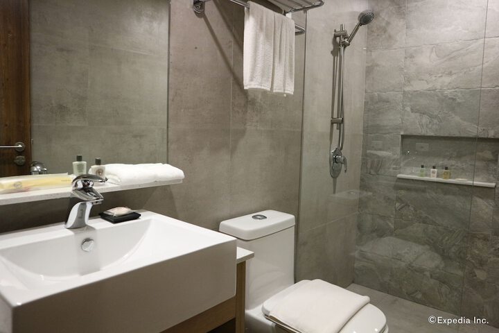 Room 35 of 76