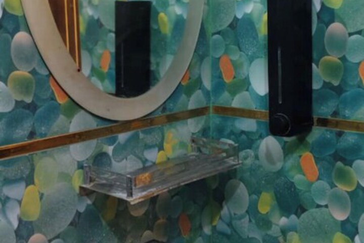 Room 6 of 14