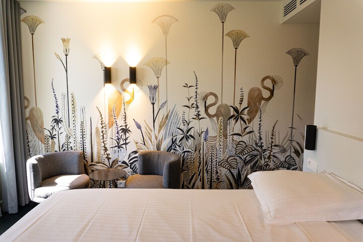 Room 9 of 60