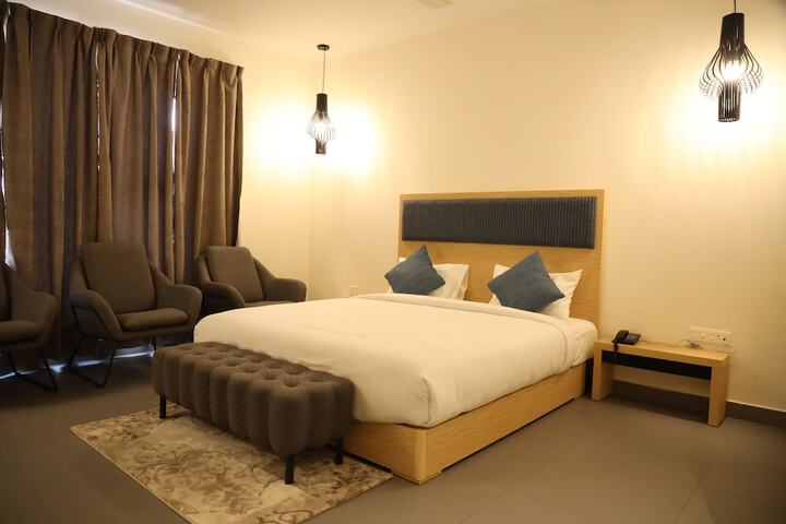 Room 6 of 26