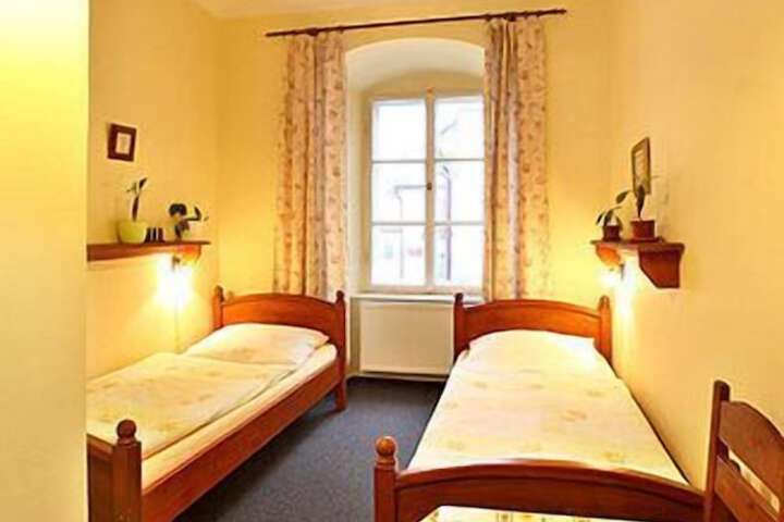 Room 17 of 35