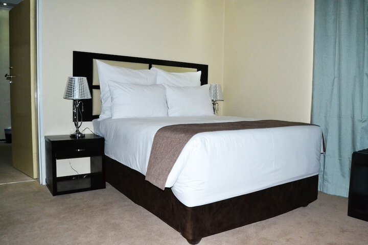 Room 8 of 82