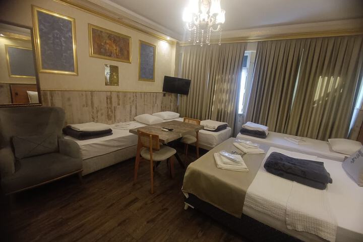 Room 42 of 170