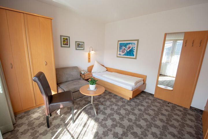 Room 4 of 92