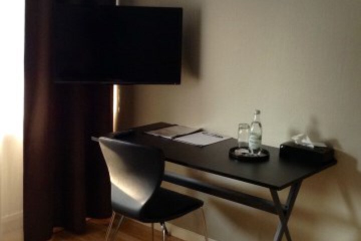 Room 8 of 49