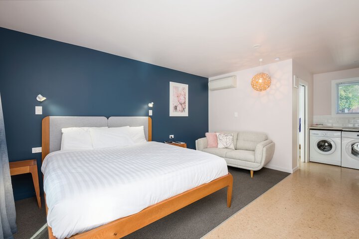 Room 2 of 37