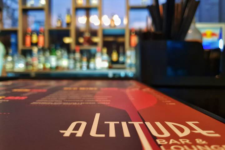 Lounge 47 of 61