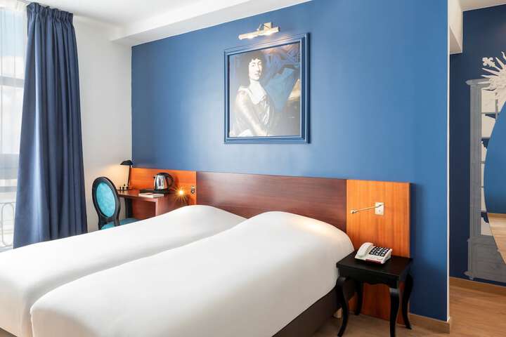 Room 8 of 27