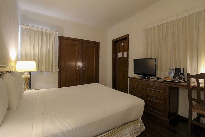 Room 9 of 50