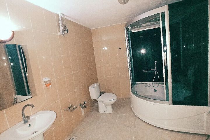 Room 5 of 42