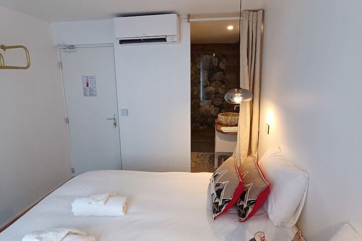 Room 6 of 24