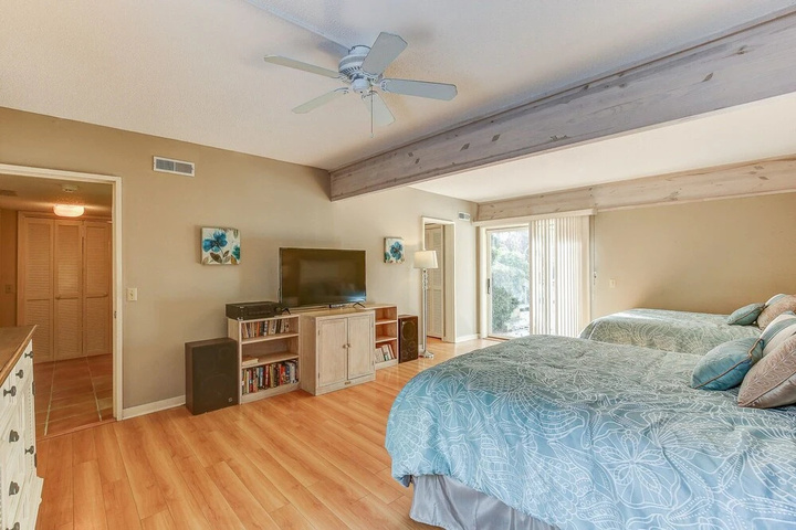 Room 4 of 18