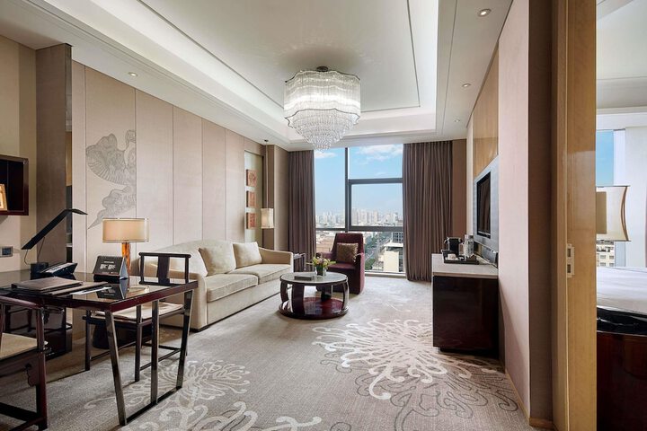 Room 14 of 76