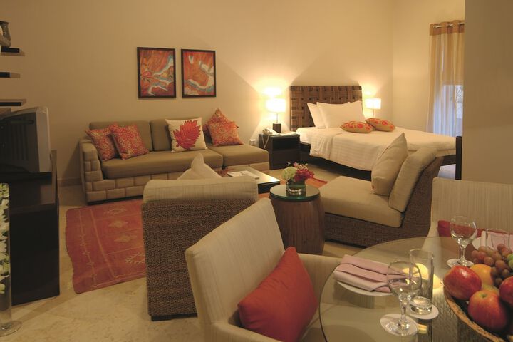 Room 11 of 211