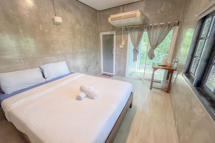 Room 32 of 74