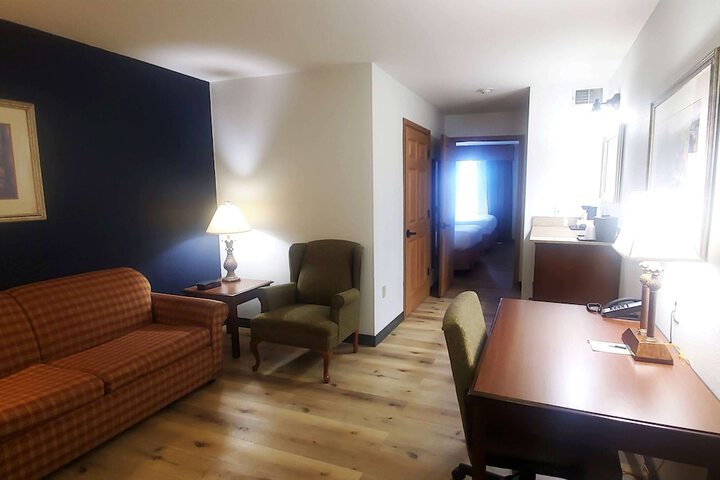 1 King Bed Studio Suite (2 of 23)