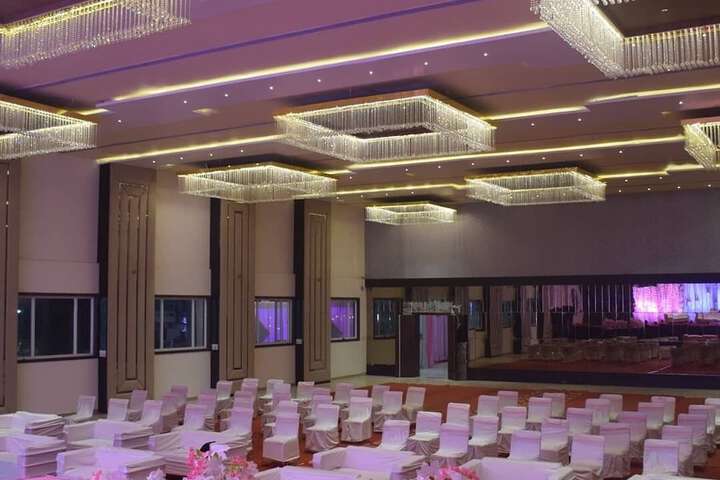 Ballroom/Hall 38 of 54