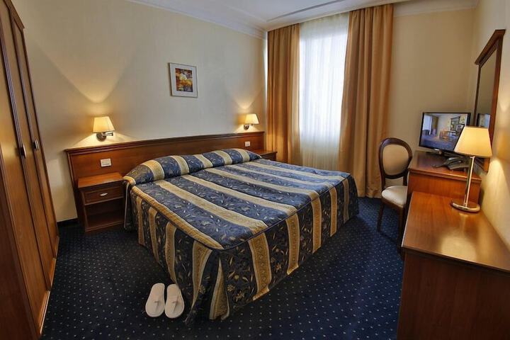 Room 6 of 26