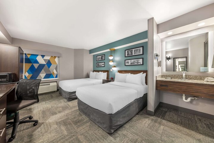 Double Accessible Queen Size Bed (4 of 12)