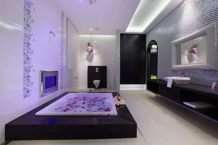 Room 33 of 48