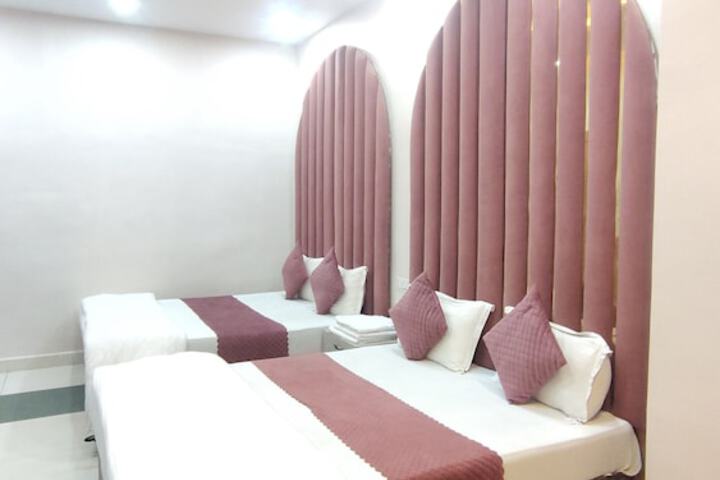 Room 13 of 20