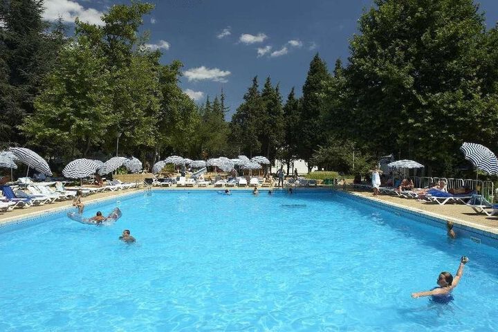 Pool 9 of 34