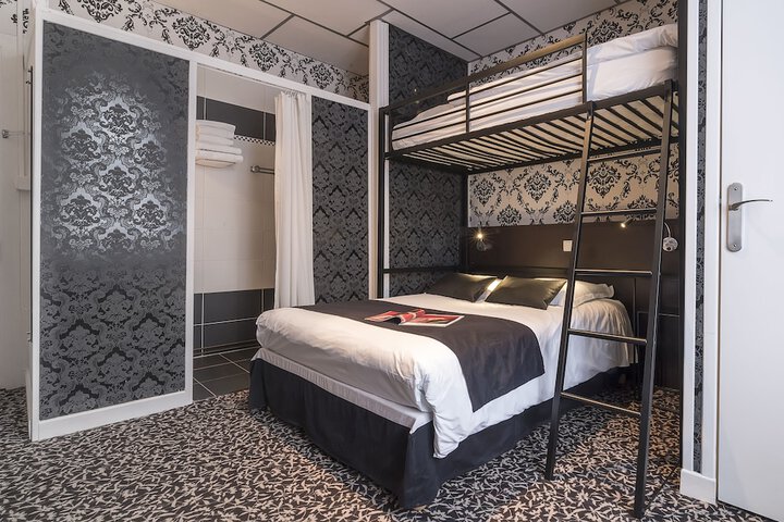 Room 33 of 70