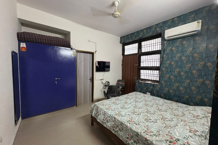 Room 5 of 6