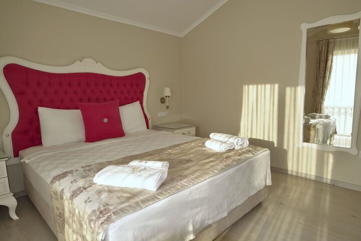 Room 10 of 106