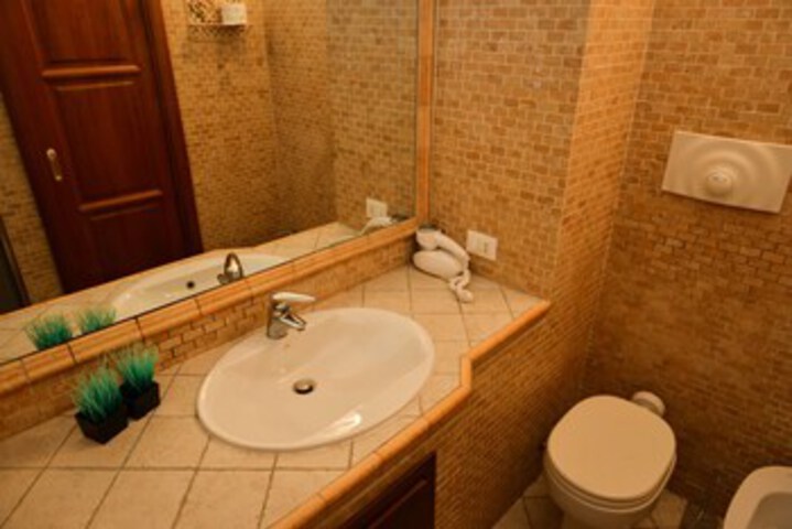 Room 2 of 10