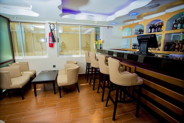 Lounge 19 of 22