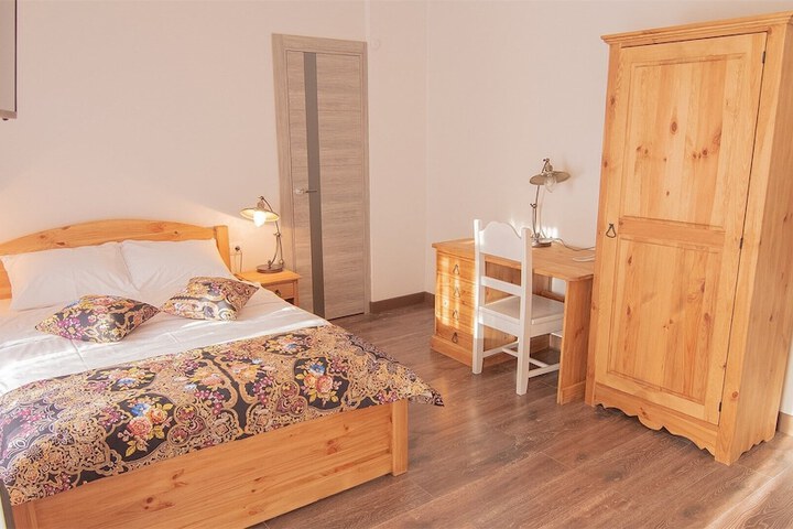 Room 3 of 42