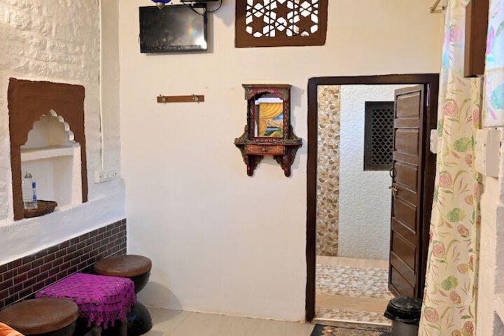 Room 34 of 90