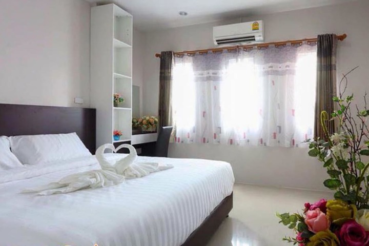 Room 8 of 15