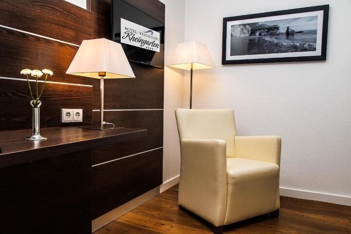 Room 4 of 12