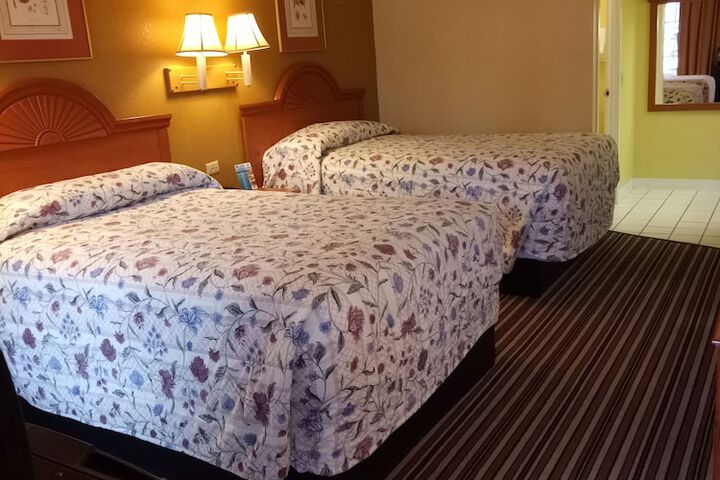 Queen Bed Accessible (5 of 9)