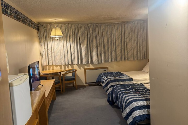 Room 4 of 10