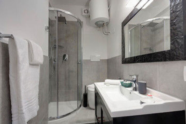 Room 10 of 75