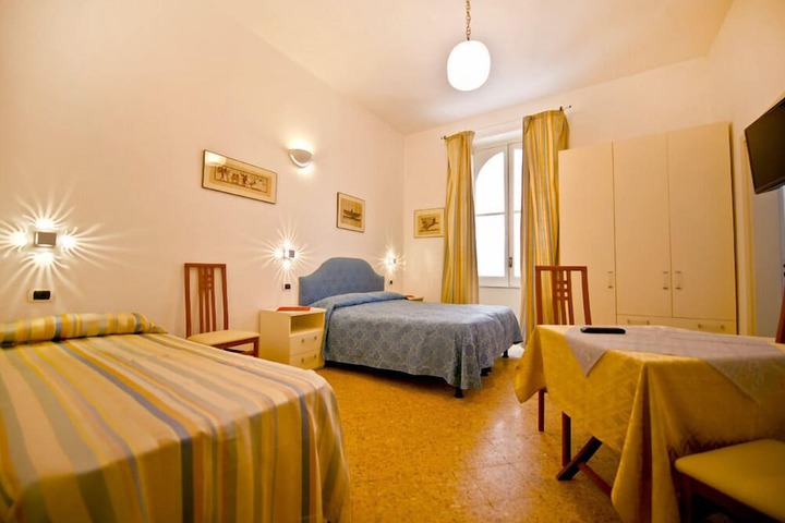 Room 5 of 21