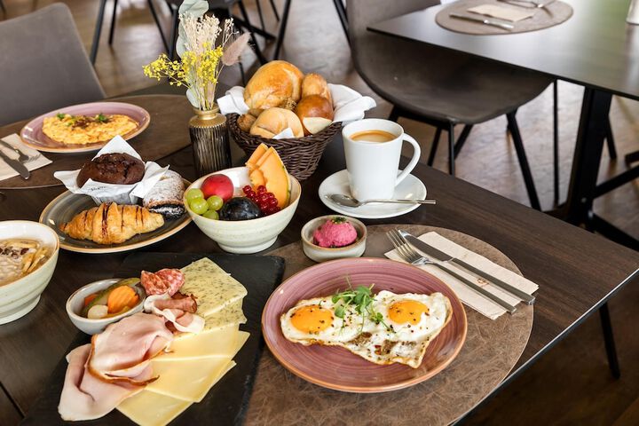 Breakfast/Coffee Service 93 of 116