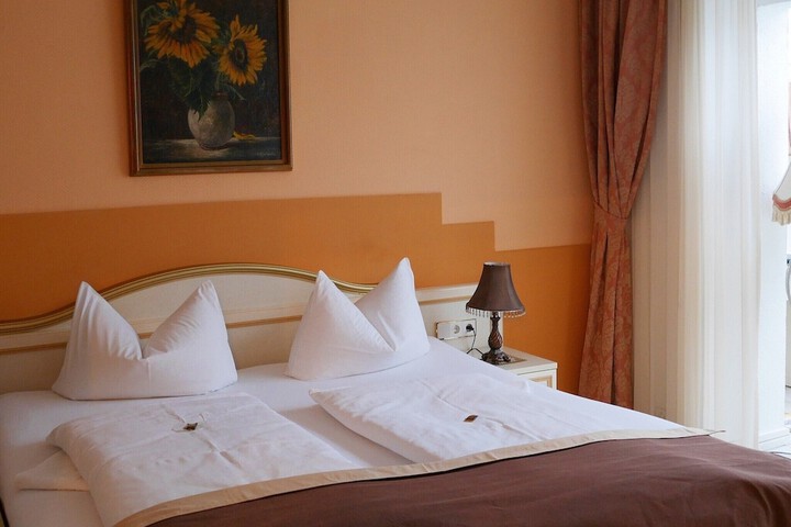 Room 6 of 49