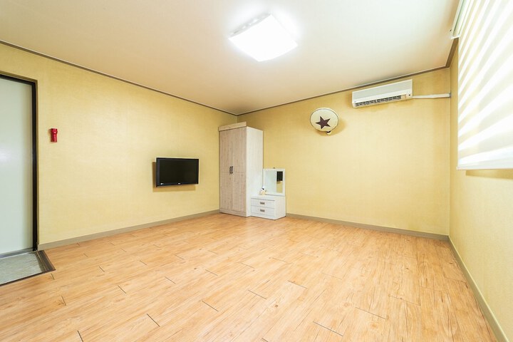 Room 22 of 63