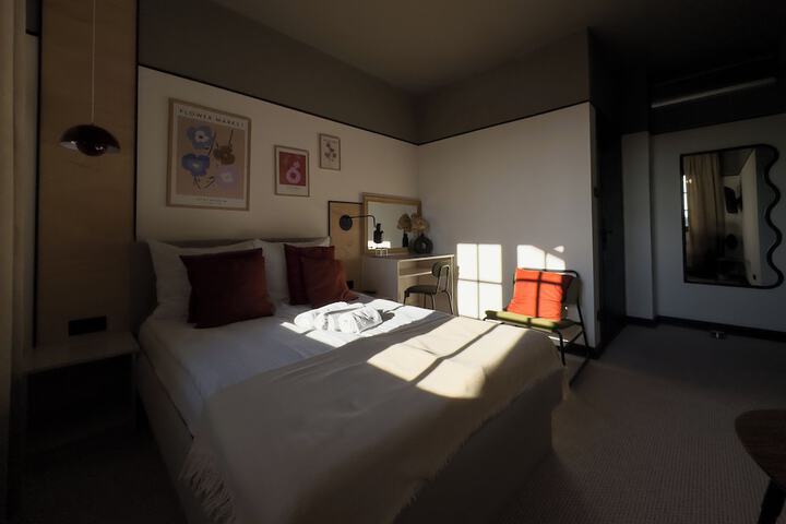 Room 32 of 66