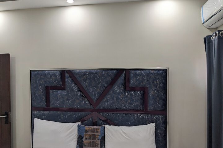 Room 11 of 36