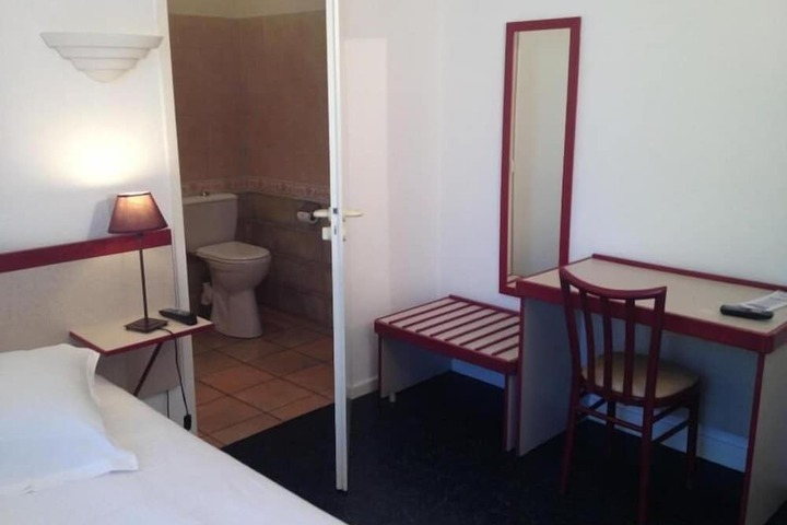 Room 6 of 51