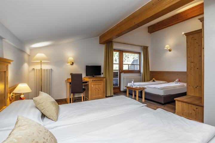 Room 2 of 43