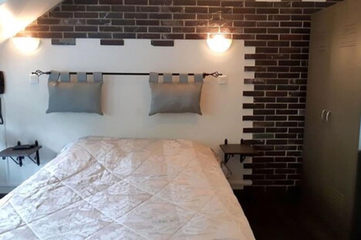 Room 8 of 28