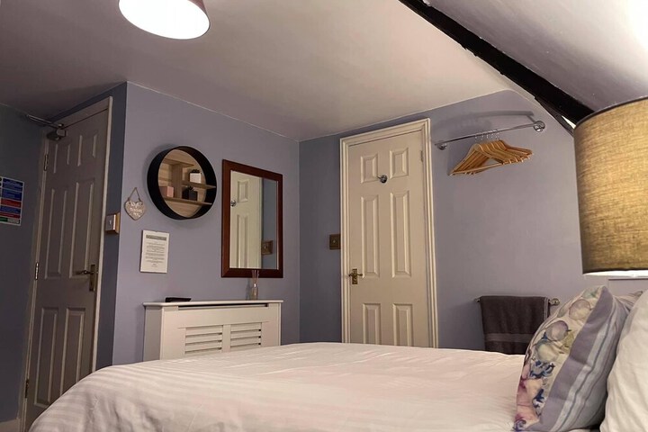 Room 5 of 48